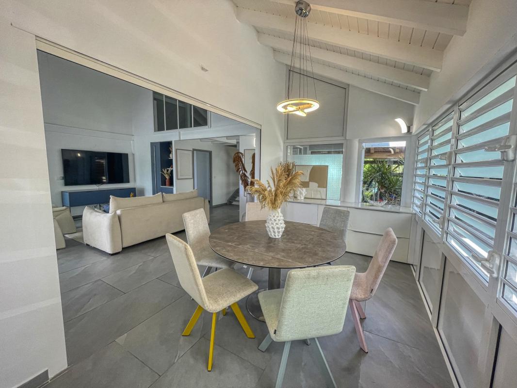16.Location villa piscine vue mer Sainte Anne Guadeloupe_Séjour
